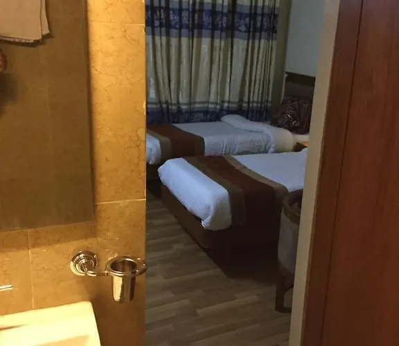 Hotel Trekkers